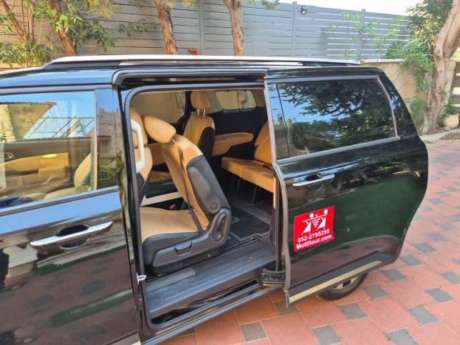 Kia Carnival inside back seats