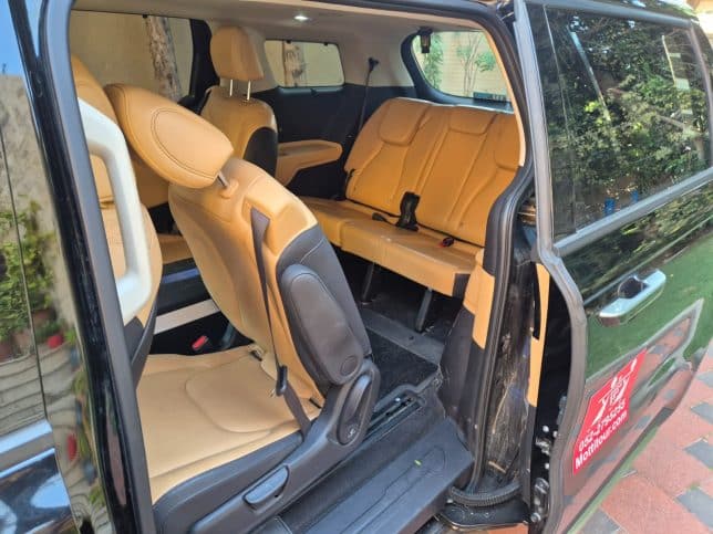Kia Carnival inside back seats